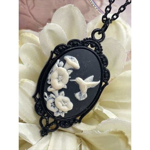 Cameo Necklace Hummingbird Bird Prom Nautical Wedding Party White black Heart - Picture 3 of 11